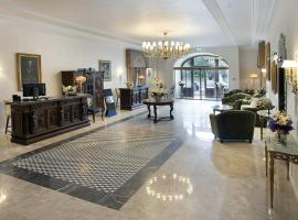 Hotel Caraiman: Sinaia şehrinde bir otel