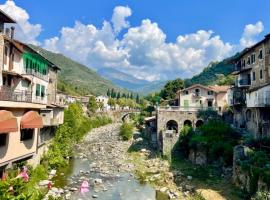 Via Liberale Sleeps 8 Isolabona Italy，Isolabona的有停車位的飯店