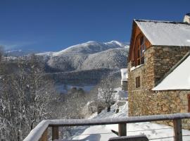 Ferme de Soulan, gîte de charme, semesterhus i Saint-Lary-Soulan