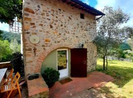 Charming 4-Bed Cottage 15 minutes from Florence, hotel Imprunetában