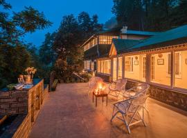 StayVista at Springfield with Scenic Lawn, cottage in Kasauli