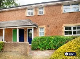 Wokingham - 2 Bedroom Maisonette - With Parking