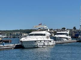 Tranquility Yachts -a 52ft Motor Yacht with waterfront views over Plymouth., hotel in Plymouth