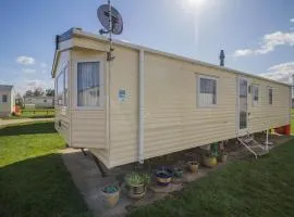 Lovely Caravan With Free Wifi Nearby Great Yarmouth Seaside Town Ref 20085bs