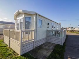 Beautiful 6 Berth Caravan At Suffolk Sands Holiday Park Ref 45010mv, hotel in Felixstowe