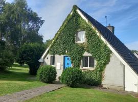 Idyllic 3-Bed House minutes from village & beach, hotel i Rathmullan