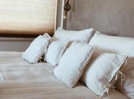 AVLiving City INSIDE NINE Basel, hotel con alberca en Basilea