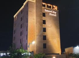 Jinhae Intercity Hotel, hotel cerca de Parque Jehwangsan, Changwon