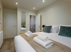 Beatrice Manor - Luxury 4 bedroom house in central Southsea, Portsmouth, feriebolig i Portsmouth