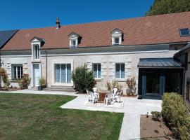 Sur La Route Des Châteaux, guest house in Thenay