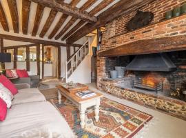 Utterly divine romantic retreat in brilliant village - Tudor Cottage, semesterhus i Sudbury