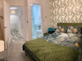 Peterborough City Center One Bed apartment With Free Private Parking, hotel di Peterborough