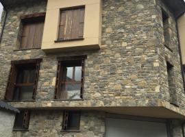 Apartamento en escarrilla, sallent de gallego, hotel in Sallent de Gállego