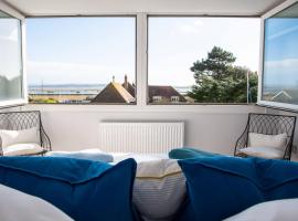 Coastguard Cottage, holiday home in Milford on Sea
