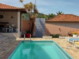 Casa com piscina com linda vista panorâmica, hotel que aceita pets em Araruama