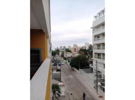 REC 401 Dpto amplio en condominio con cancha de fútbol Barrio de Bombas, hotel in Bombas