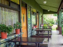 Cabinas las Manzanas Bed y Breakfast, hotel in Copey