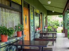 Cabinas las Manzanas Bed y Breakfast