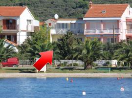Apartments by the sea Sukosan, Zadar - 5802, hotel in Sukošan