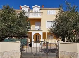 Apartments with parking space Vrsi - Mulo, Zadar - 5796