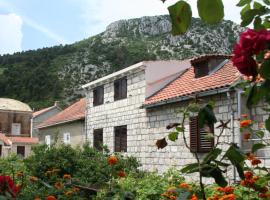 Apartments by the sea Trstenik, Peljesac - 4567 – hotel w mieście Trstenik