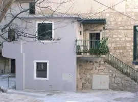 Apartments with a parking space Omis - 4327