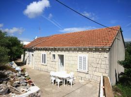 Rooms with a parking space Lumbarda, Korcula - 4436: Lumbarda şehrinde bir otel