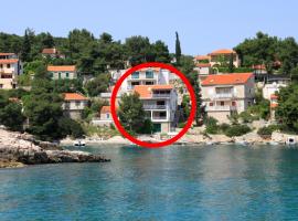 Apartments by the sea Basina, Hvar - 4599: Vrboska şehrinde bir otel