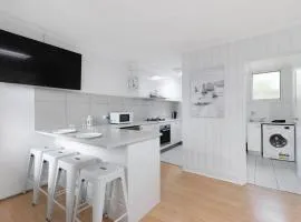 Belle Retreat by the River & Ocean Pet Friendly