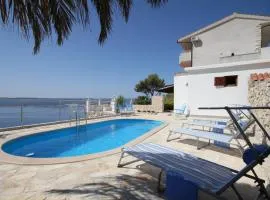 Family friendly house with a swimming pool Lokva Rogoznica, Omis - 4328
