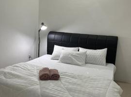 OrchidVilla Homestay at Southville Apartment, hotel v destinaci Kampong Parit