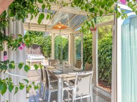 MAISON COSY avec petite piscine, hotel in Six-Fours-les-Plages