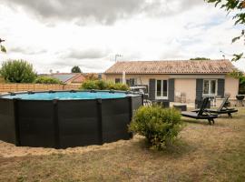 Plain pied climatisé piscine idéalement situé, дом для отпуска в городе Булазак