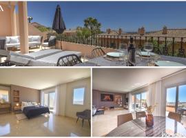 Penthouse with sea views in Nueva Andalucia, hotel que admite mascotas en Marbella