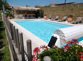 Villa de 2 chambres avec piscine partagee jardin clos et wifi a Grillon, hotel med pool i Grillon