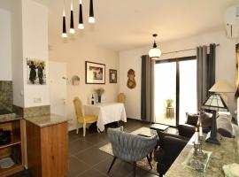 Hoffman Executive Suites - Beachfront Nahariya, feriebolig ved stranden i Nahariya