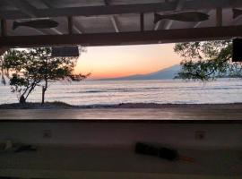 Juliantos by the sea, hotel in Gili Islands