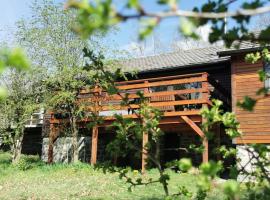 Chalet HEUREux, hotel in Somme-Leuze