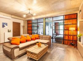 Veli group Apartment near White Bridge °, hotel in Kutaisi
