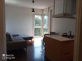 Appartamento DeLuxe con parcheggio gratuito, apartment in Segrate