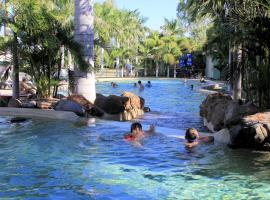 Big4 Aussie Outback Oasis Holiday Park, hotel di Charters Towers