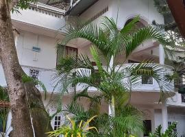 Shady transit hotel, hotel with parking in Katunayake