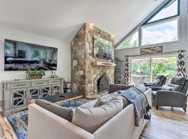 Lakefront Family Retreat in Osage Beach!, hotel in Osage Beach