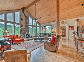 Serene Family Cabin with BBQ Deck and Lush Views!, casa de temporada em Prescott