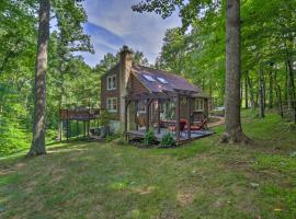 Secluded Leesburg Retreat with Private Hot Tub!, hotel in Middleburg