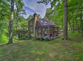 Secluded Leesburg Retreat with Private Hot Tub!、ミドルバーグのホテル