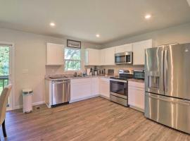 Sunlit Milford Townhome Less Than 2 Mi to Riverwalk!, вила в Милфорд