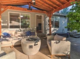 Beautiful Pet-Friendly Washougal Home with Fire Pit!, קוטג' בWashougal