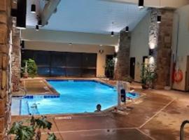 King Bed Condo at Cedar Breaks Lodge, condominio en Brian Head