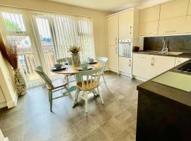 Luxurious Beach House with spectacular sea views, hotell sihtkohas Felixstowe